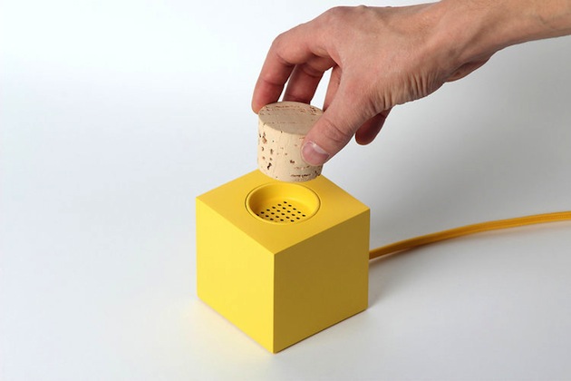Stop eens even een kurk in je… speaker!
