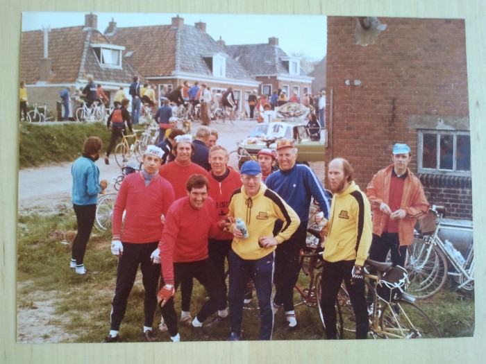 Waar staat mijn opa hier tijdens de Fietselfstedentocht van 1978?