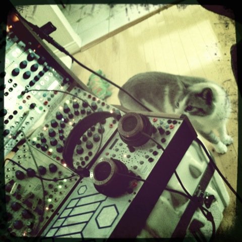 Meneer, doet u mij maar een album mét synthesizer
